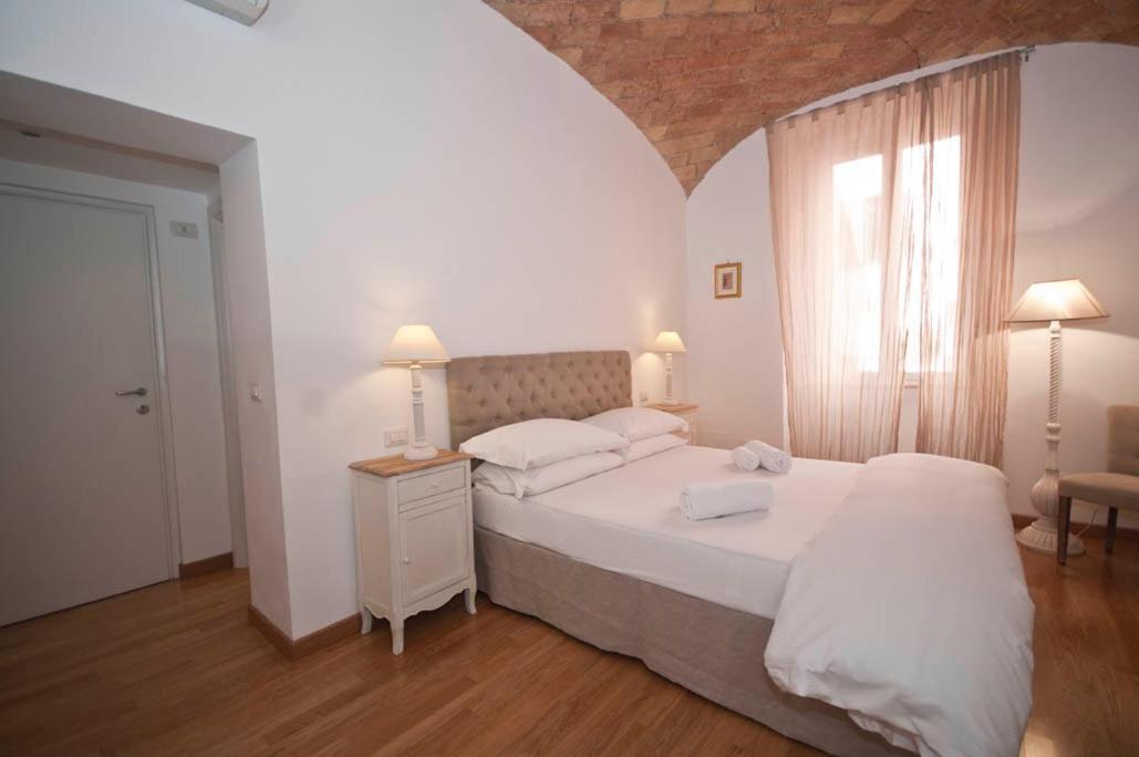 روما La Finestra Sul Colosseo B&B 1 المظهر الخارجي الصورة